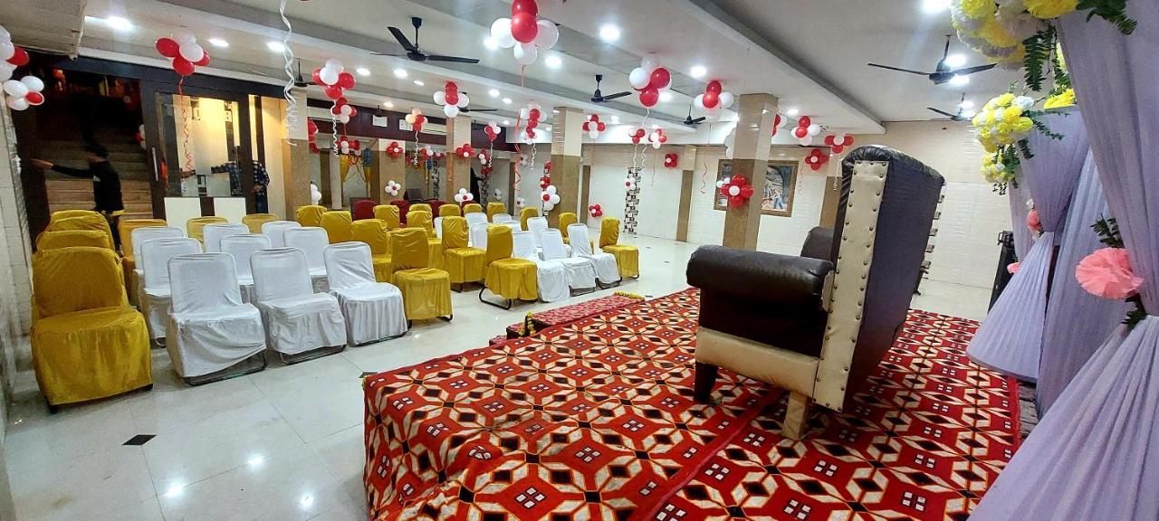Ap Palace Hotel, Ayodhya Exteriör bild