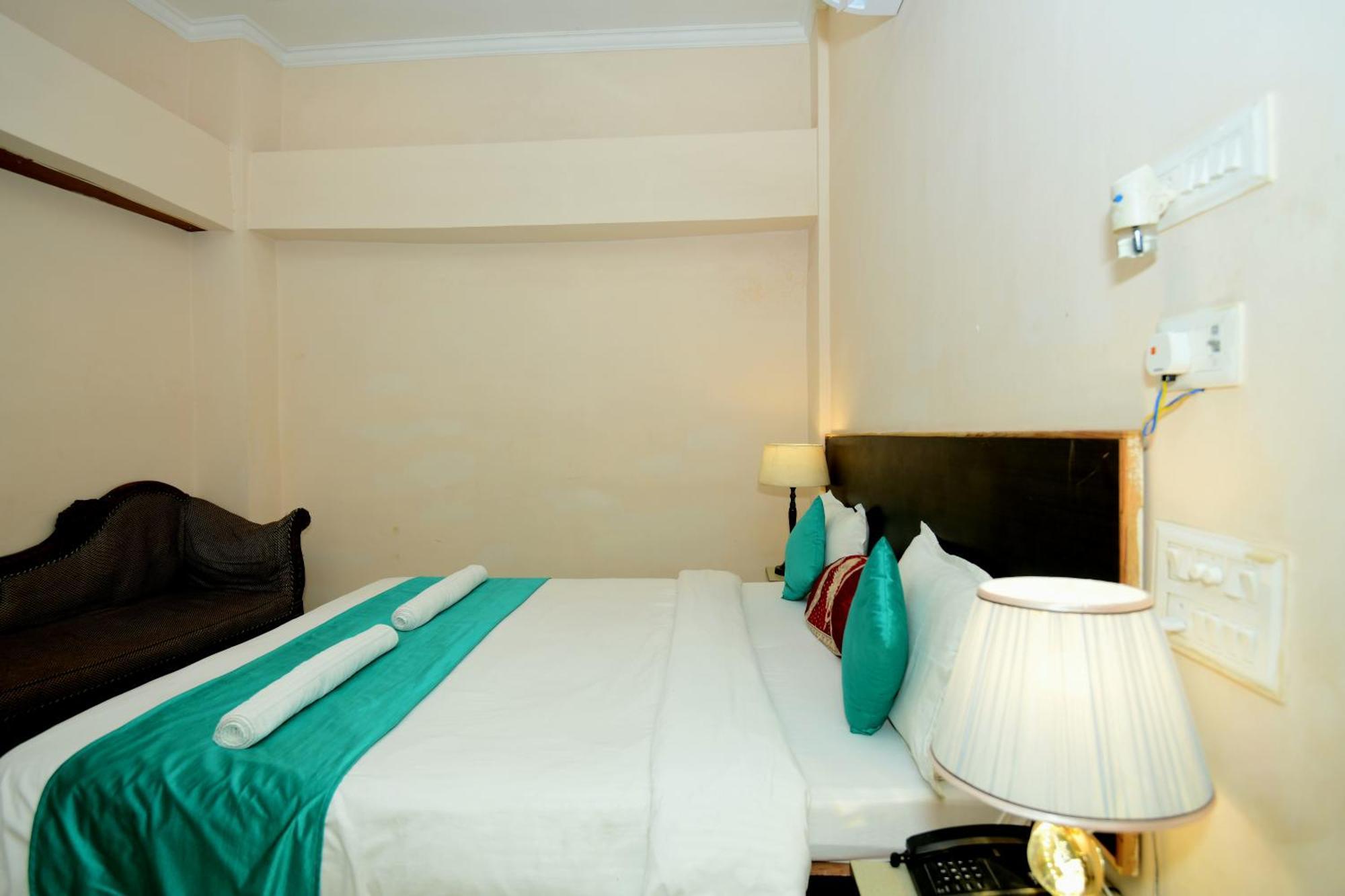 Ap Palace Hotel, Ayodhya Exteriör bild