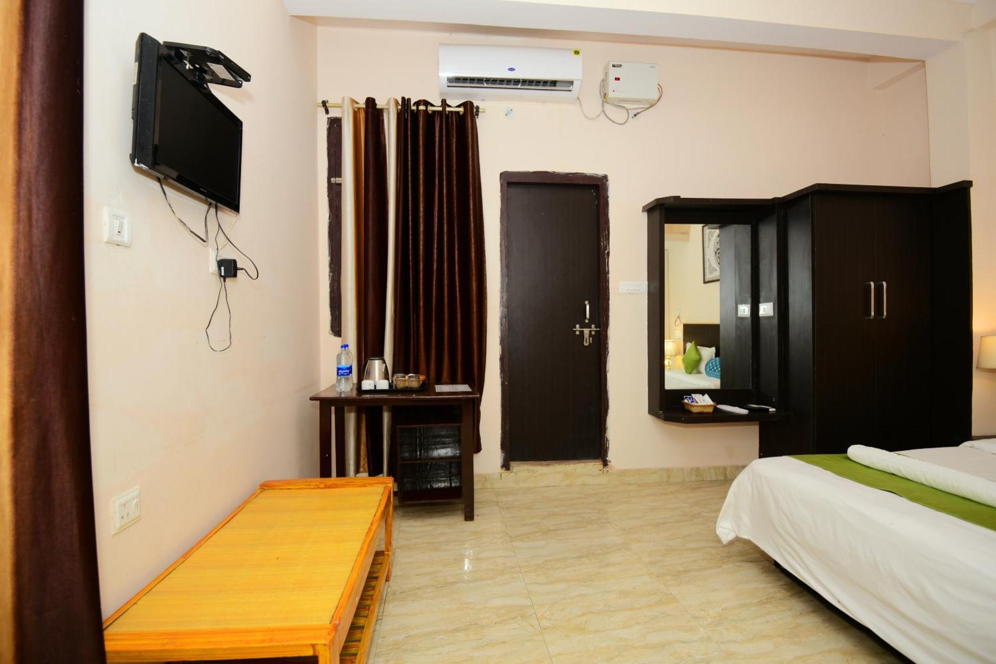 Ap Palace Hotel, Ayodhya Exteriör bild