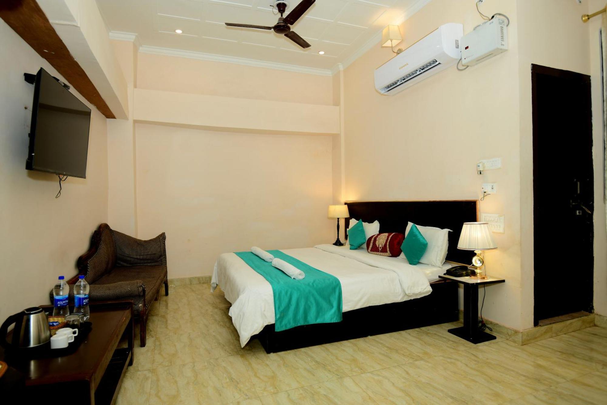 Ap Palace Hotel, Ayodhya Exteriör bild