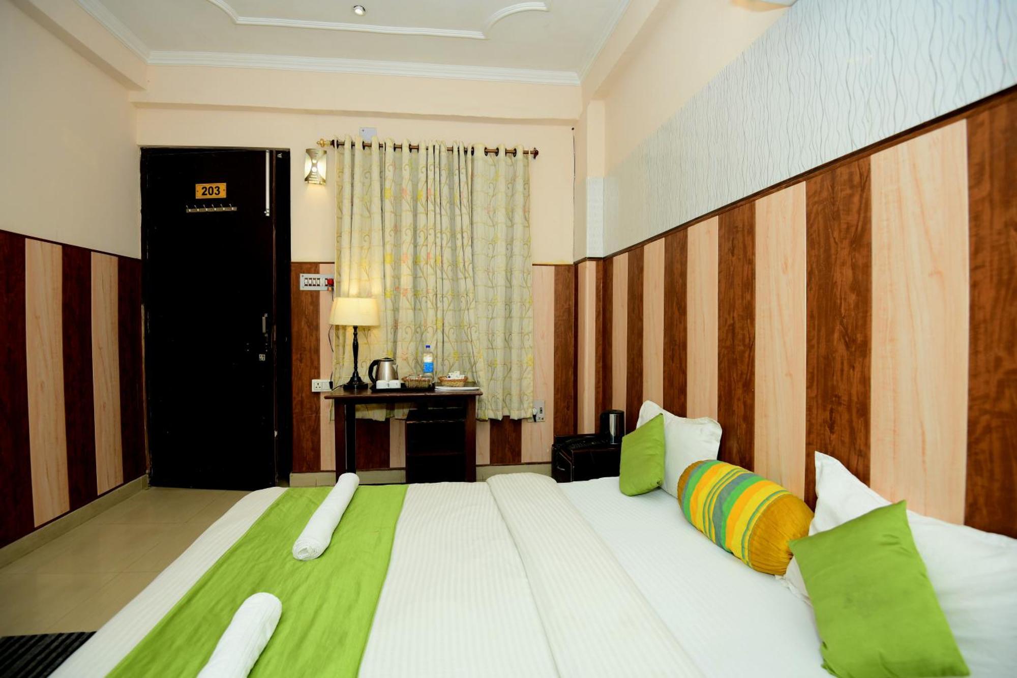 Ap Palace Hotel, Ayodhya Exteriör bild