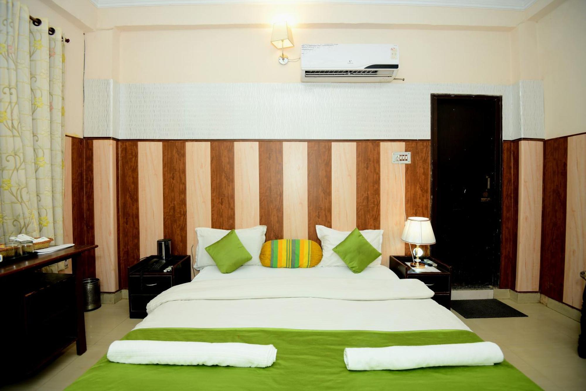 Ap Palace Hotel, Ayodhya Exteriör bild