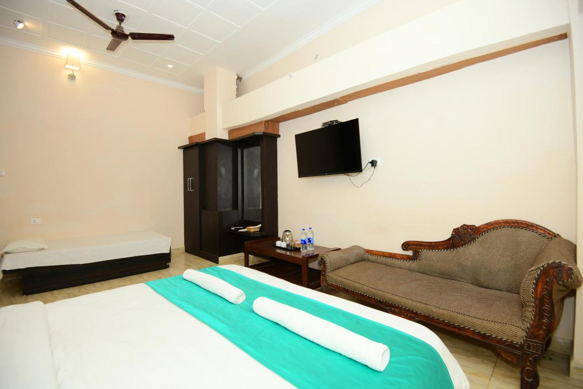 Ap Palace Hotel, Ayodhya Exteriör bild