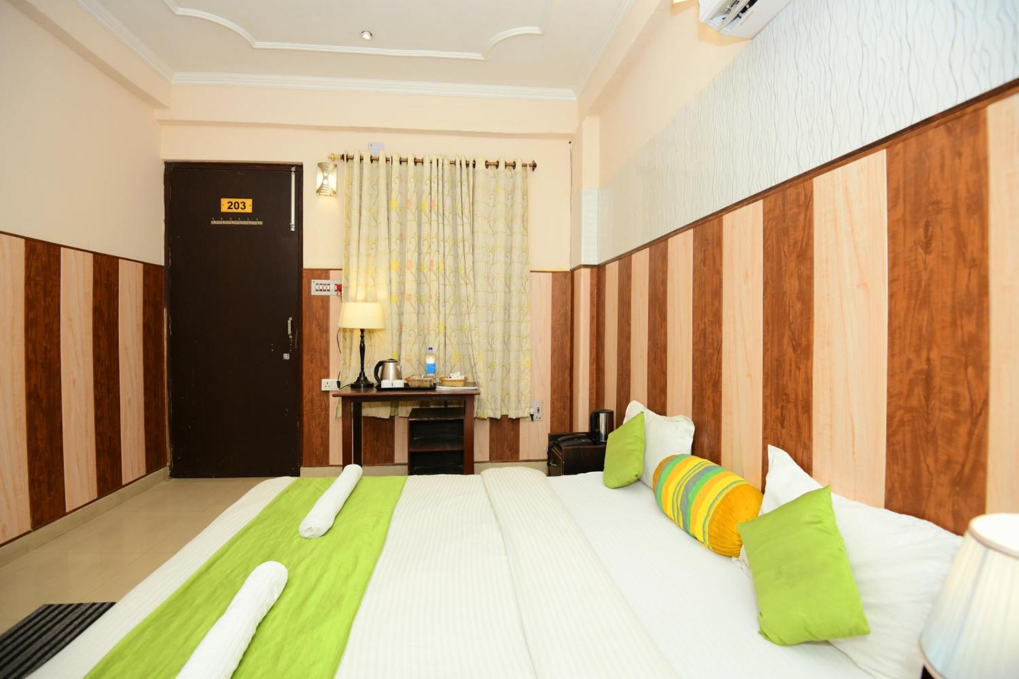 Ap Palace Hotel, Ayodhya Exteriör bild
