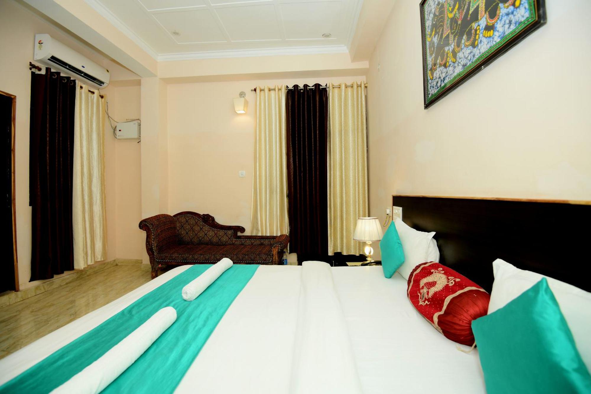 Ap Palace Hotel, Ayodhya Exteriör bild