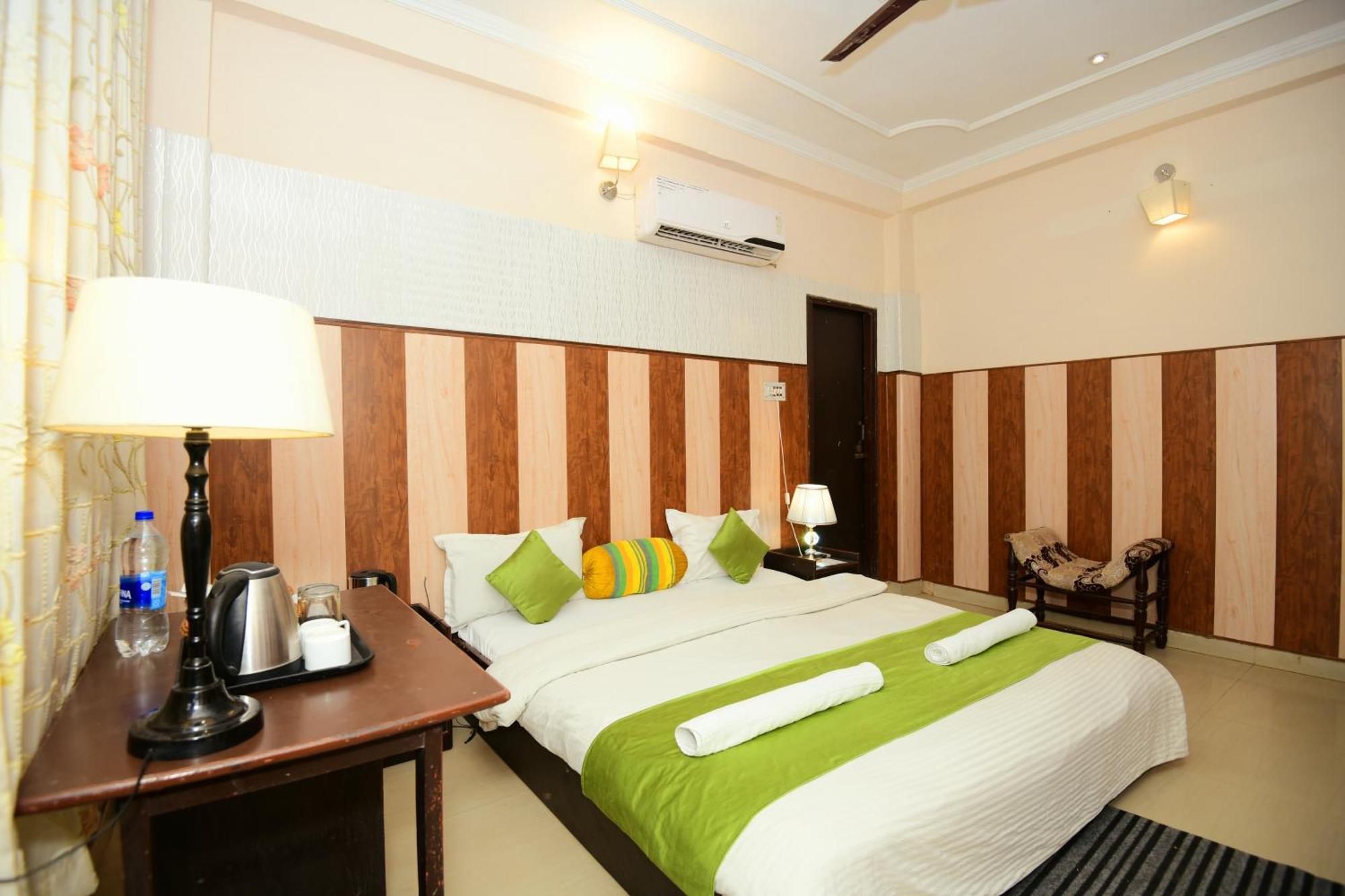 Ap Palace Hotel, Ayodhya Exteriör bild