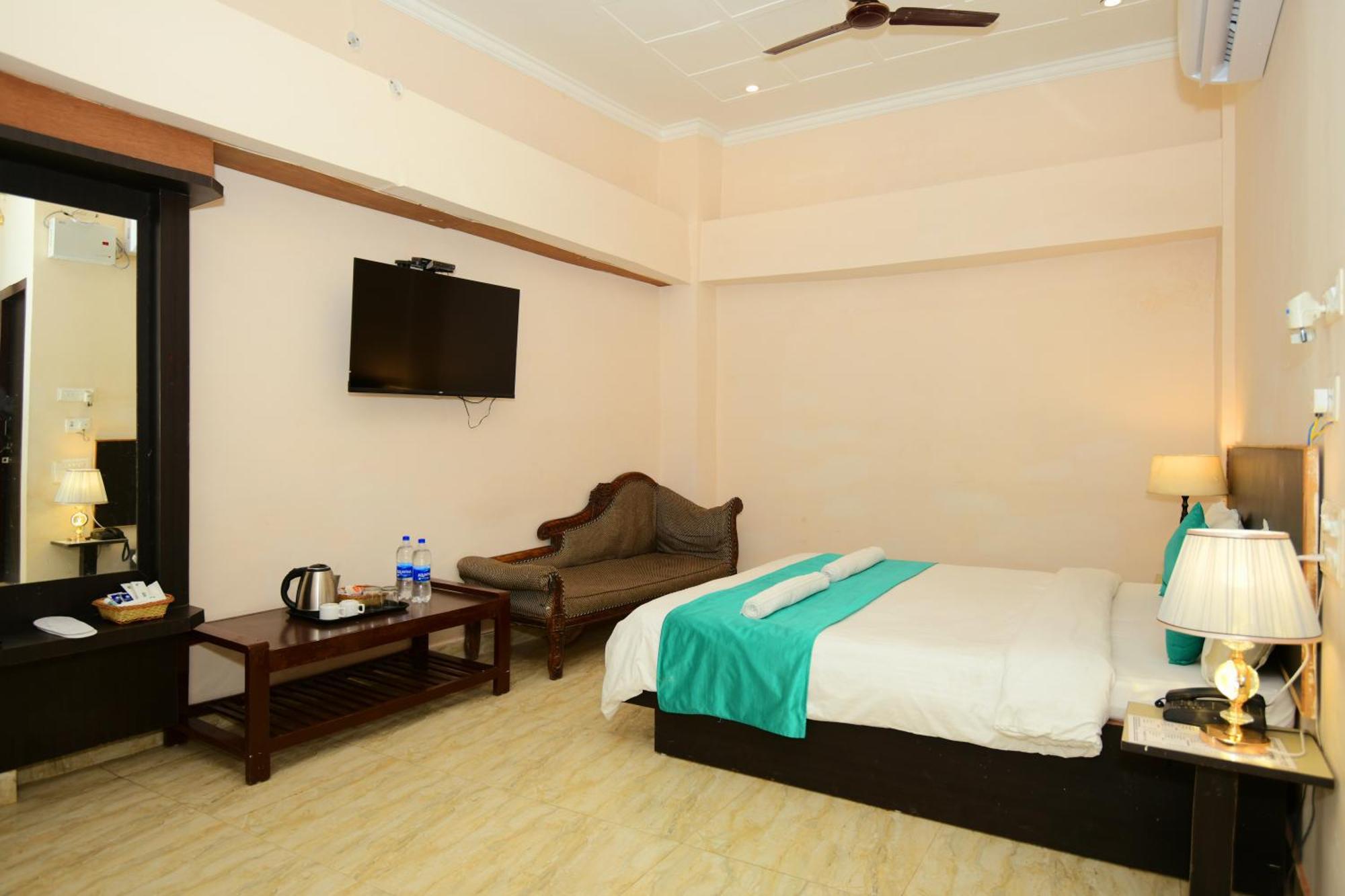 Ap Palace Hotel, Ayodhya Exteriör bild