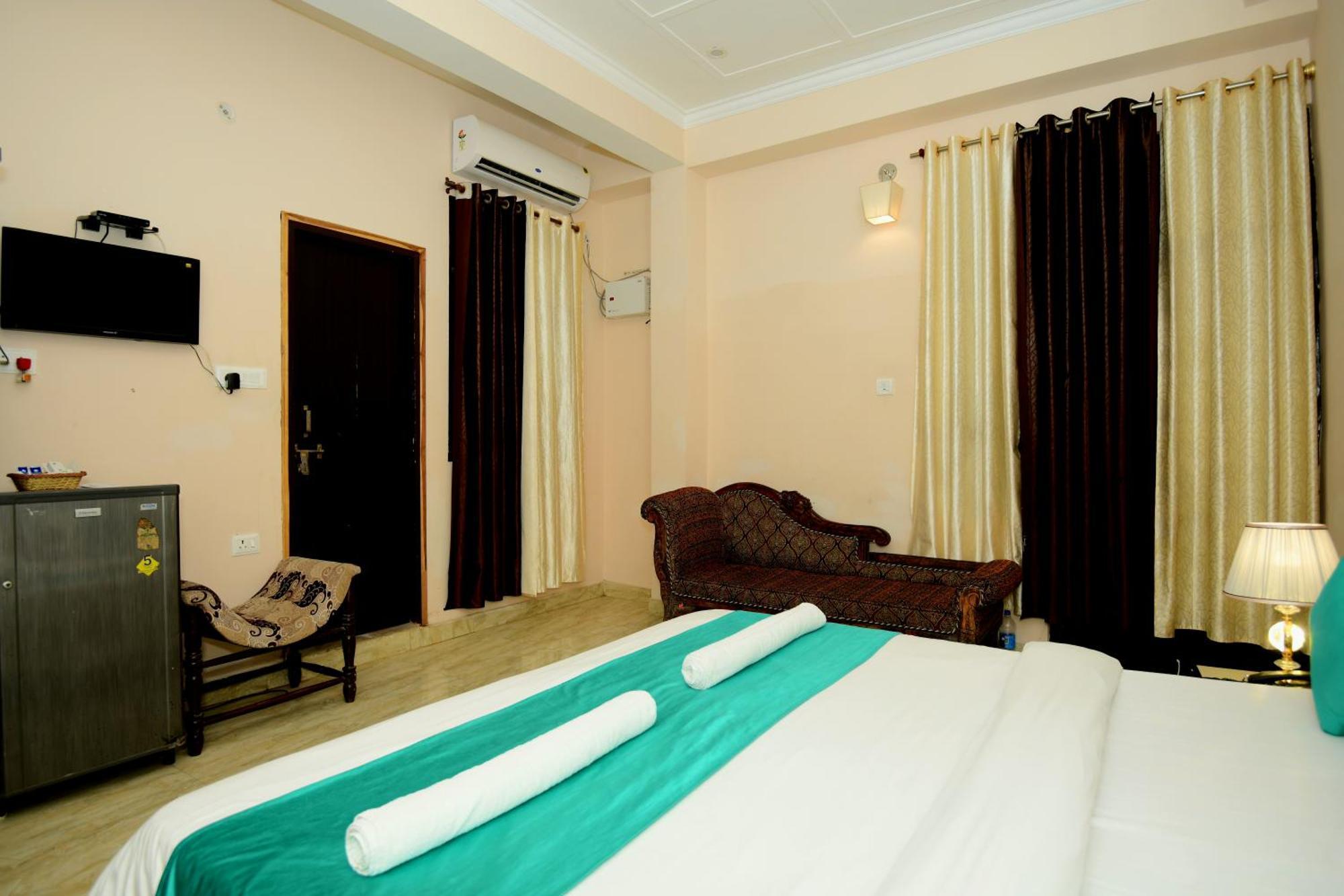 Ap Palace Hotel, Ayodhya Exteriör bild