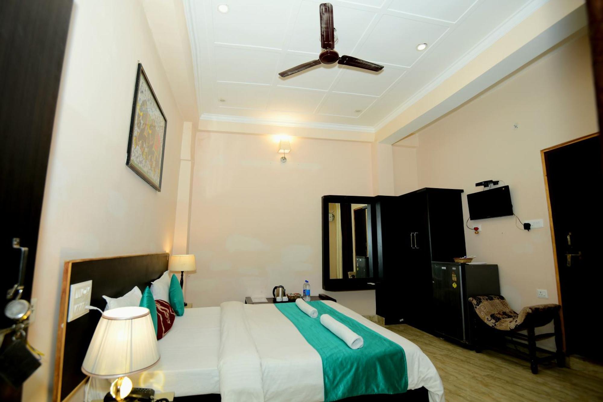Ap Palace Hotel, Ayodhya Exteriör bild