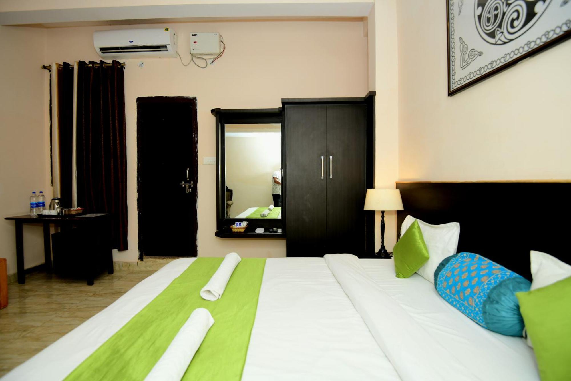 Ap Palace Hotel, Ayodhya Exteriör bild