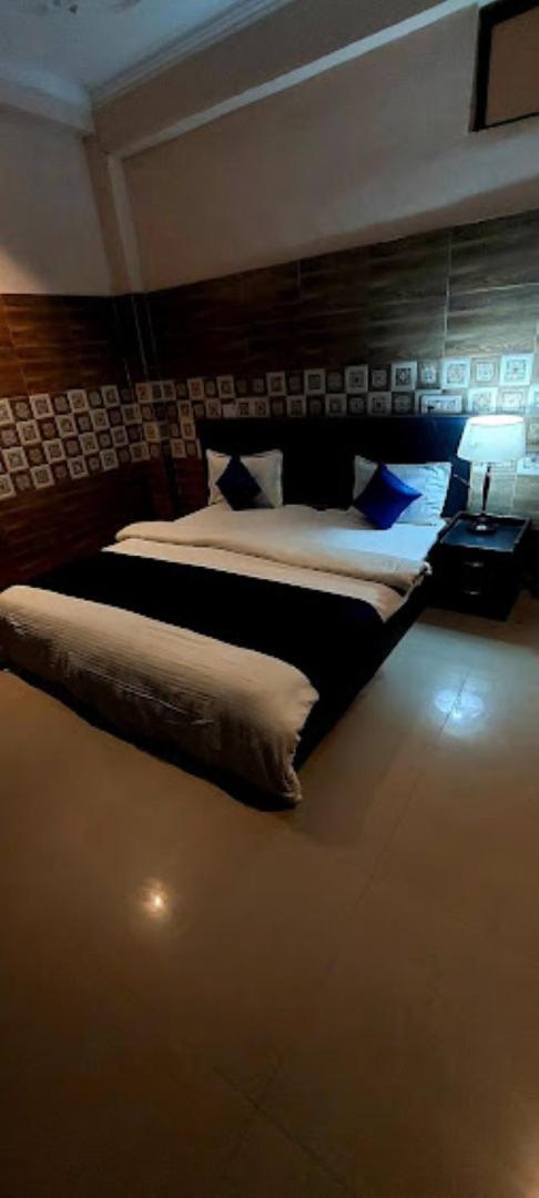 Ap Palace Hotel, Ayodhya Exteriör bild