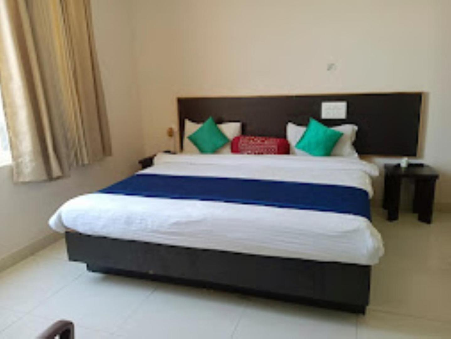 Ap Palace Hotel, Ayodhya Exteriör bild