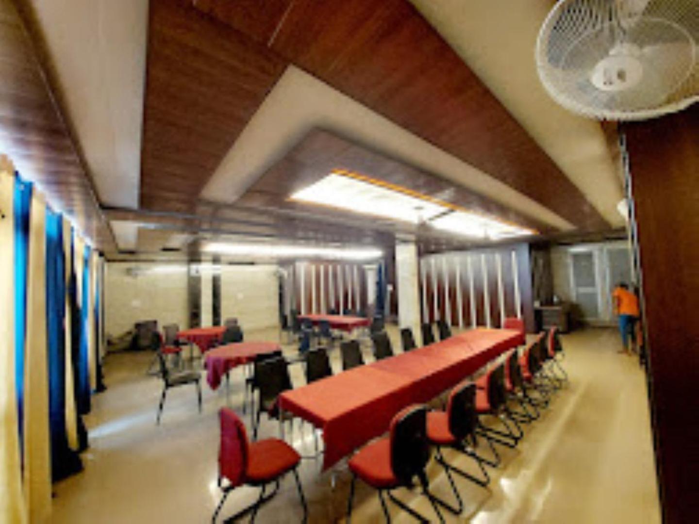Ap Palace Hotel, Ayodhya Exteriör bild